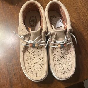 Hey Dude Beige Shoes Wendy peak